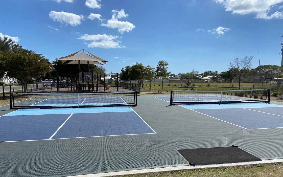 Holmes beach tennis courts